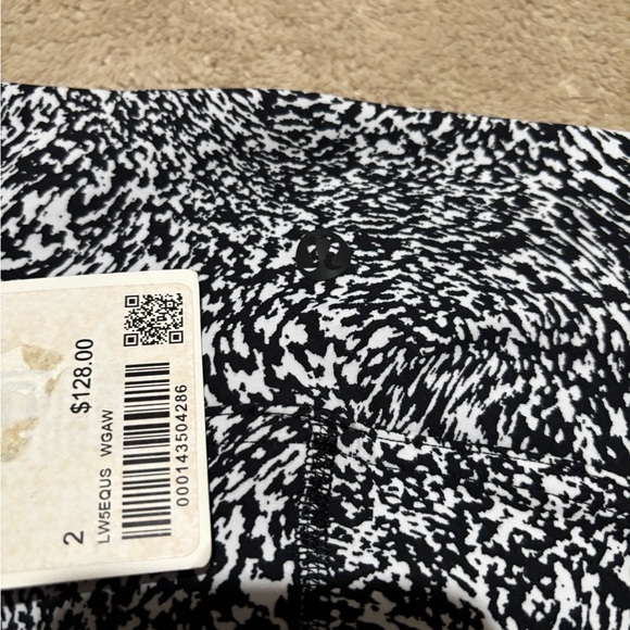 lululemon athletica Black and White Patterned Leggings - Picture 5 of 6